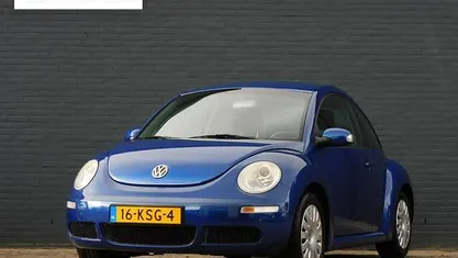 Blauw Gebruikt 2010 VW Beetle Trendline Hatchback | € 5.240 (Eerlijke prijs)