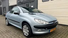 Grijs Gebruikt 2002 Peugeot 206 CC Cabriolet | € 1.299 (Eerlijke prijs)
