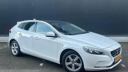 Occasion 2013 Volvo V40 Momentum Hatchback | € 8.595 (Eerlijke prijs)