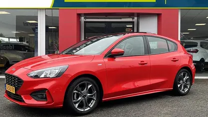 Rood Gebruikt 2020 Ford Focus Business Edition Hatchback | € 17.945 (Eerlijke prijs)