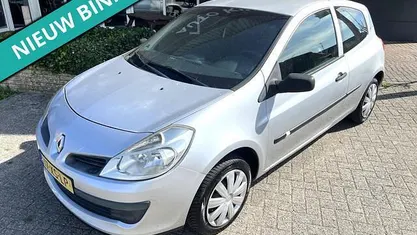 Occasion Renault Clio II Business 75 PK (55 kW) 2007 Grijs Hatchback
