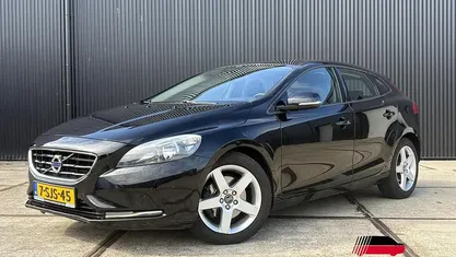 Zwart Gebruikt 2013 Volvo V40 Momentum Hatchback | € 7.850 (Goede deal)