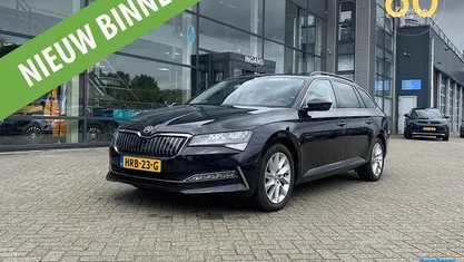 Zwart, metallic lak Gebruikt 2020 Skoda Superb Business Line Stationwagen | € 26.950 (Eerlijke prijs)