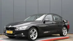 Zwart, metallic lak Gebruikt 2015 BMW 316 Sedan | € 13.950 (Eerlijke prijs)