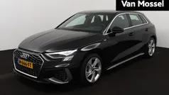 Zwartmythoszwart metallic Gebruikt 2021 Audi A3 Sportback S-Line Hatchback | € 26.900 (Eerlijke prijs)