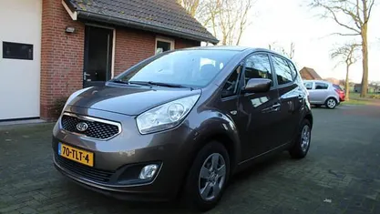 Bruin (metallic) Gebruikt 2012 Kia Venga Plus Hatchback | € 8.450 (Eerlijke prijs)
