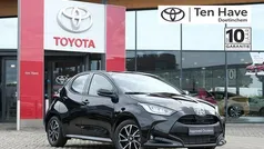 Zwart Gebruikt 2023 Toyota Yaris Hatchback | € 23.900 (Eerlijke prijs)