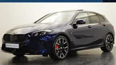 Blauw, metallic lak Gebruikt 2025 BMW 120 M Sport Hatchback | € 46.950 (Eerlijke prijs)