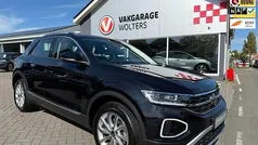Zwart Gebruikt 2024 VW T-Roc Style SUV | € 33.950 (Eerlijke prijs)