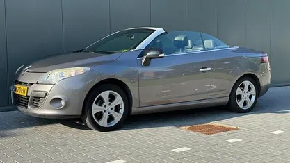 Grijs Occasion 2011 Renault Mégane Cabriolet Dynamique Cabriolet | € 4.940 (Eerlijke prijs)