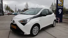 Wit Gebruikt 2019 Toyota Aygo X-play Hatchback | € 8.948 (Eerlijke prijs)