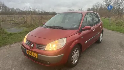 Occasion Renault Scénic II Luxe 135 PK (99 kW) 2005 Rood MPV