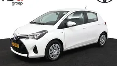 Wit Gebruikt 2015 Toyota Yaris Hatchback | € 11.950 (Eerlijke prijs)
