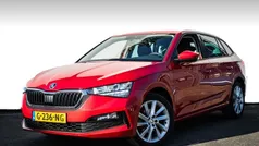 Rood, metallic lak Gebruikt 2019 Skoda Scala Ambition Hatchback | € 12.850 (Eerlijke prijs)