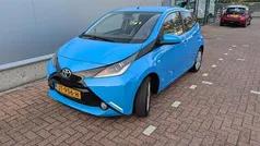 Blauw Gebruikt 2016 Toyota Aygo X-play Hatchback | € 10.750 (Eerlijke prijs)