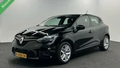 Zwart Gebruikt 2022 Renault Clio V Zen Hatchback | € 12.750 (Eerlijke prijs)