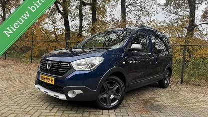 Blauw Occasion 2017 Dacia Dokker Stepway Ambiance MPV | € 9.995 (Eerlijke prijs)