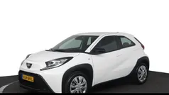 Wit Gebruikt 2024 Toyota Aygo Business Edition Hatchback | € 17.445 (Goede deal)