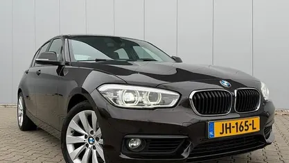 Bruin (metallic) Gebruikt 2016 BMW 118 Executive Hatchback | € 13.990 (Eerlijke prijs)
