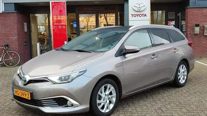 Gebruikt 2015 Toyota Auris Hybrid Stationwagen | € 14.999 (Eerlijke prijs)