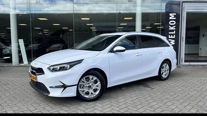 Nieuw Kia Ceed 2025 Wit Hatchback