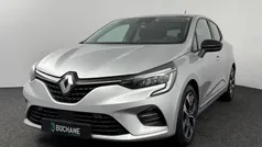 Grijs Gebruikt 2023 Renault Clio V Evolution Hatchback | € 17.695 (Eerlijke prijs)