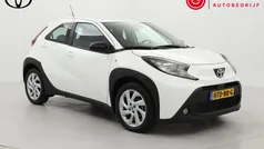 Wit Gebruikt 2022 Toyota Aygo Play Hatchback | € 18.999 (Eerlijke prijs)