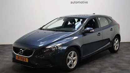 Blauw (metallic) Gebruikt 2016 Volvo V40 Hatchback | € 14.995 (Eerlijke prijs)