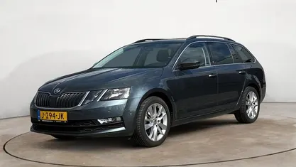 Grijs Gebruikt 2020 Skoda Octavia Business Line Stationwagen | € 22.285 (Eerlijke prijs)