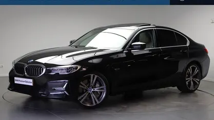 Zwart Occasion 2022 BMW 330e Executive Sedan | € 35.950 (Eerlijke prijs)
