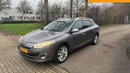 Grijs (metallic) Occasion 2009 Renault Mégane GrandTour Stationwagen | € 2.490 (Goede deal)