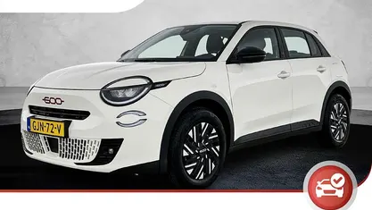 Wit Occasion 2025 Fiat 600E Red SUV | € 25.425 (Eerlijke prijs)