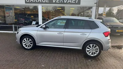 Zilver (metallic) Gebruikt 2023 Skoda Kamiq Ambition SUV | € 22.950 (Eerlijke prijs)