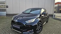 Zwart Gebruikt 2022 Toyota Yaris Hybrid Style Hatchback | € 23.500 (Eerlijke prijs)