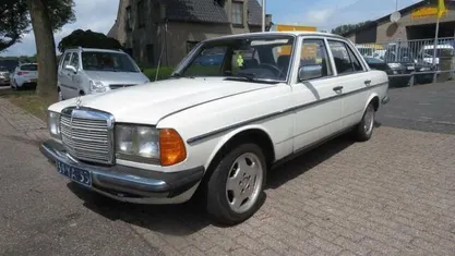 Occasion Mercedes 200 60 PK (44 kW) 1977 Sedan