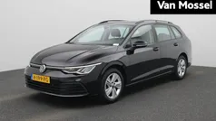 Zwart Gebruikt 2022 VW Golf VIII Life Stationwagen | € 18.400 (Goede deal)