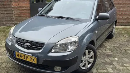Grijs (metallic) Occasion 2008 Kia Rio Hatchback | € 1.749 (Eerlijke prijs)