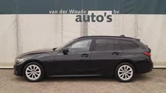 Zwart Gebruikt 2021 BMW 318 Executive Stationwagen | € 21.900 (Eerlijke prijs)