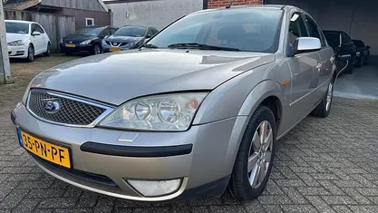 Beige (metallic) Occasion 2004 Ford Mondeo Futura Sedan | € 1.450 (Eerlijke prijs)