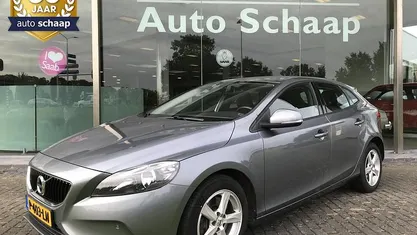 Grijs Occasion 2018 Volvo V40 Momentum Stationwagen | € 16.900 (Eerlijke prijs)