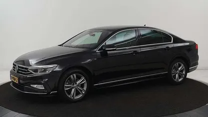 Gebruikt 2019 VW Passat R-line Sedan | € 24.900 (Eerlijke prijs)