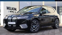 Zwart, metallic lak Gebruikt 2025 BMW iX Executive SUV | € 84.950 (Eerlijke prijs)