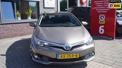 Grijs Gebruikt 2017 Toyota Auris Hybrid Executive Hatchback | € 16.450 (Eerlijke prijs)