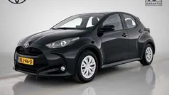 Zwart Gebruikt 2024 Toyota Yaris Hybrid Active Hatchback | € 23.445 (Eerlijke prijs)