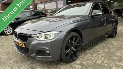 Grijs Occasion 2018 BMW 330 Executive Sedan | € 29.950 (Super prijs)