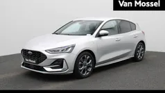 Grijs Gebruikt 2023 Ford Focus ST-Line Hatchback | € 24.945 (Eerlijke prijs)