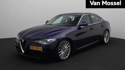 Blauw Gebruikt 2017 Alfa Romeo Giulia Super Sedan | € 25.995 (Goede deal)