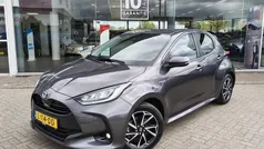 Grijs Gebruikt 2021 Toyota Yaris Hatchback | € 16.995 (Eerlijke prijs)