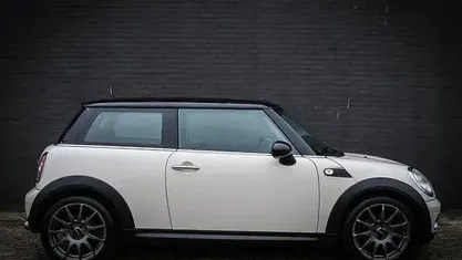 Wit Gebruikt 2010 Mini Cooper Business Hatchback | € 3.950 (Eerlijke prijs)