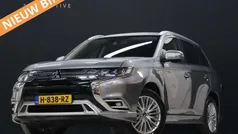 Grijs, metallic lak Gebruikt 2020 Mitsubishi Outlander Intense SUV | € 20.640 (Goede deal)